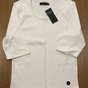 Cute comfy half-sleeve top